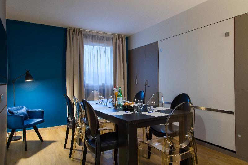 Отель Roi Soleil Prestige Strasbourg Шильтигхейм Экстерьер фото